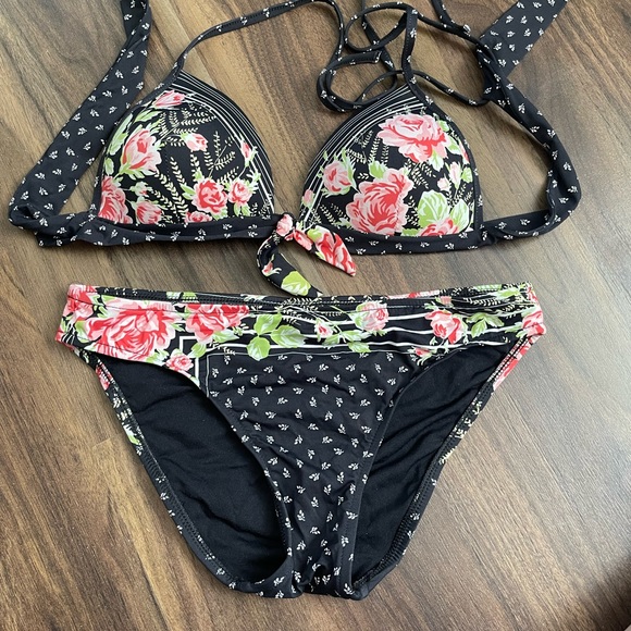 Bikini size 6 - Picture 2 of 5